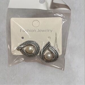 Elegant Silver and Pearl Earrings